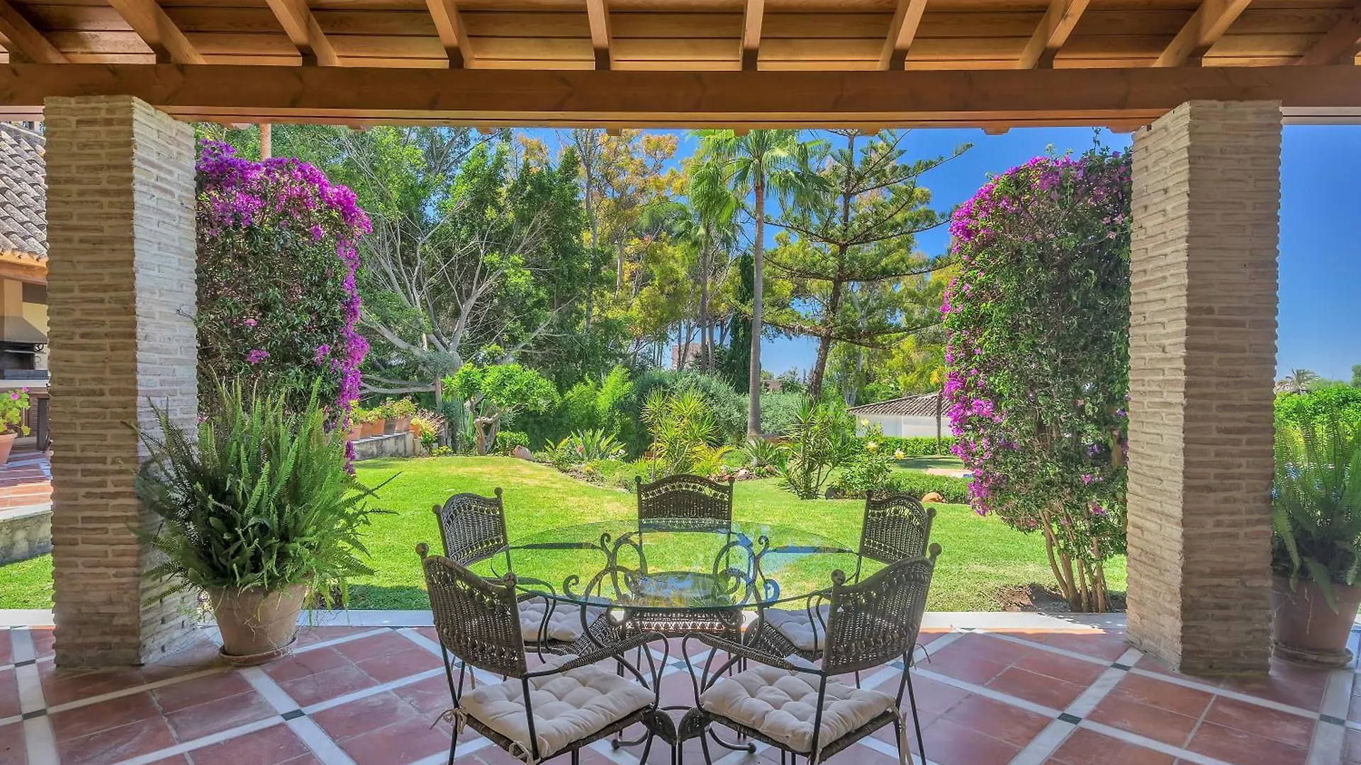 Villa In Great Location Marbella
