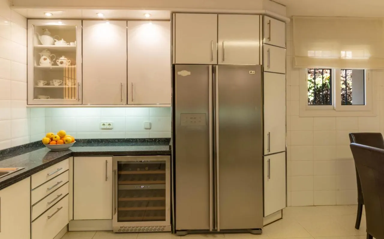 Villa In Great Location Μαρμπέλλα