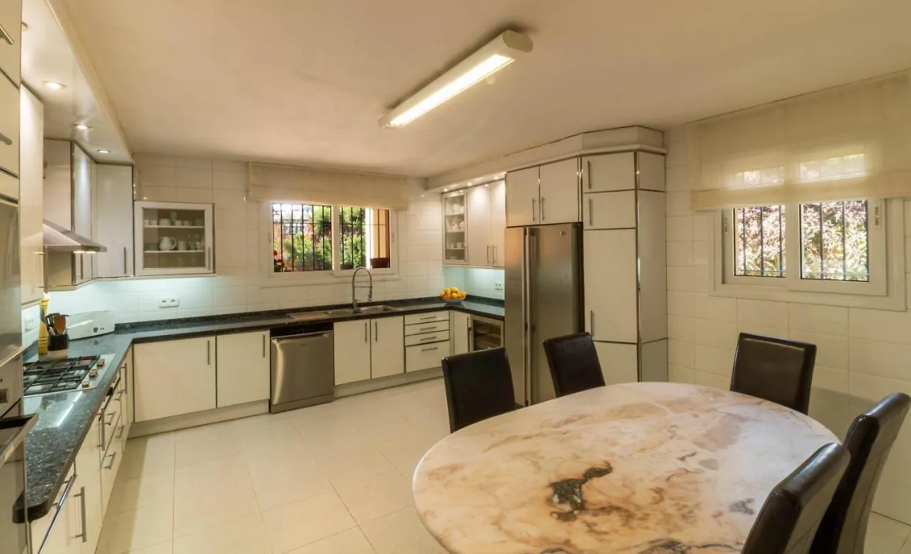 Villa In Great Location Marbella