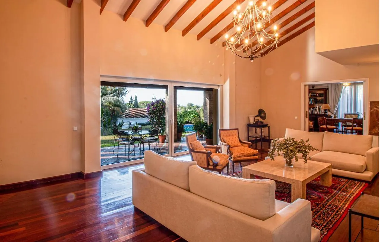 Villa In Great Location Marbella Hiszpania