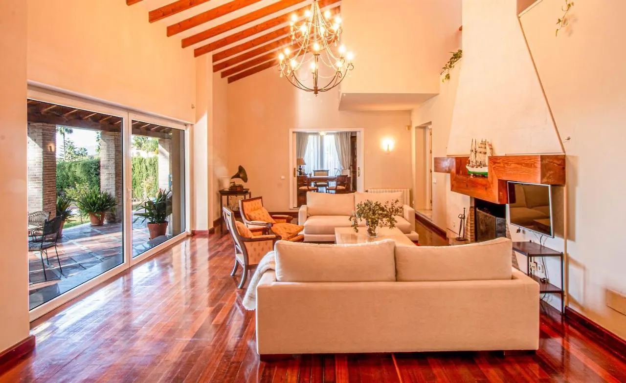 Villa In Great Location Marbella Hiszpania