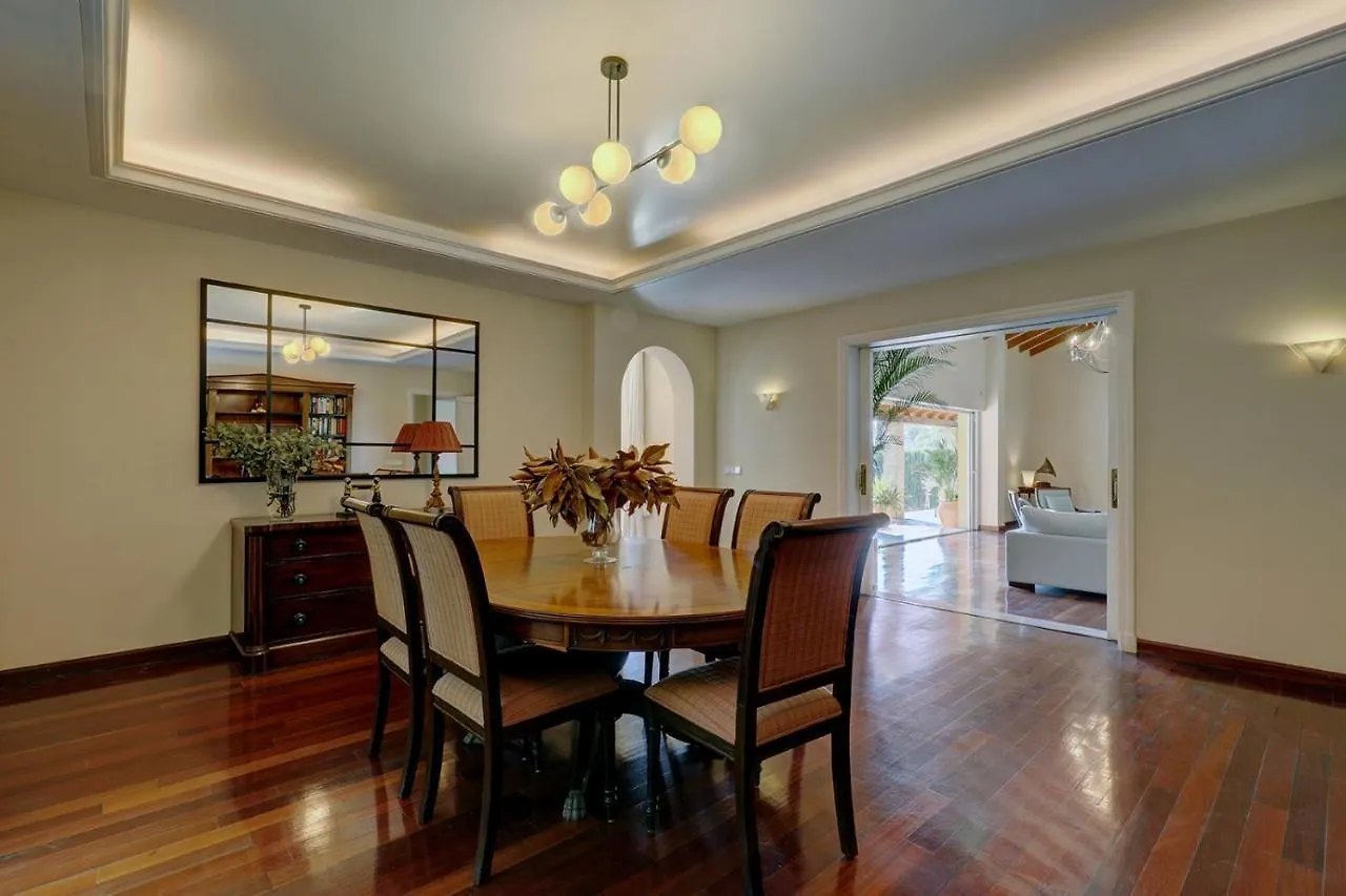 Villa In Great Location Marbella