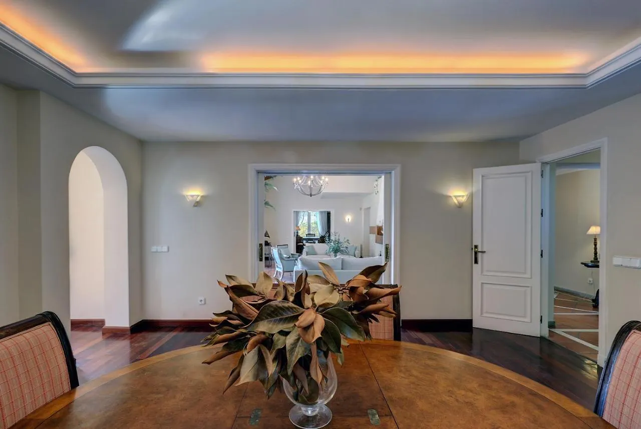 Villa In Great Location Marbella Hiszpania